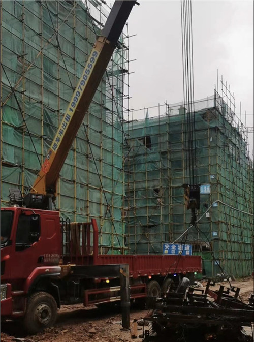 湘乡市“慢工细活”—— 吊车的 “微动控制” 技术
