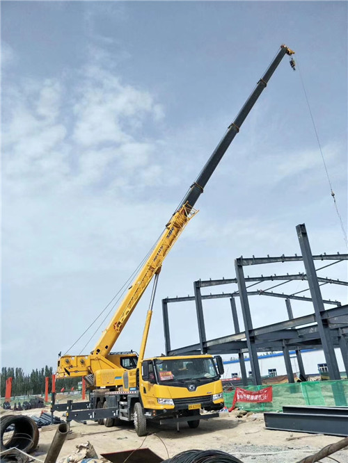 湘乡市超高层建筑钢结构吊装案例